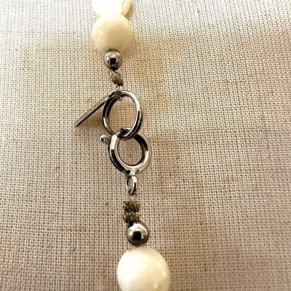 Karla Jordan mother of pearl cream  and blue asymmetrical necklace - Picture 9 of 14